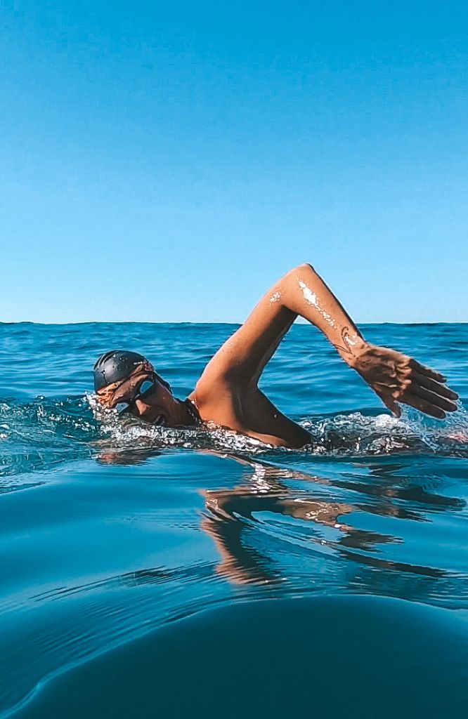 7 dicas essenciais para começar a nadar no mar